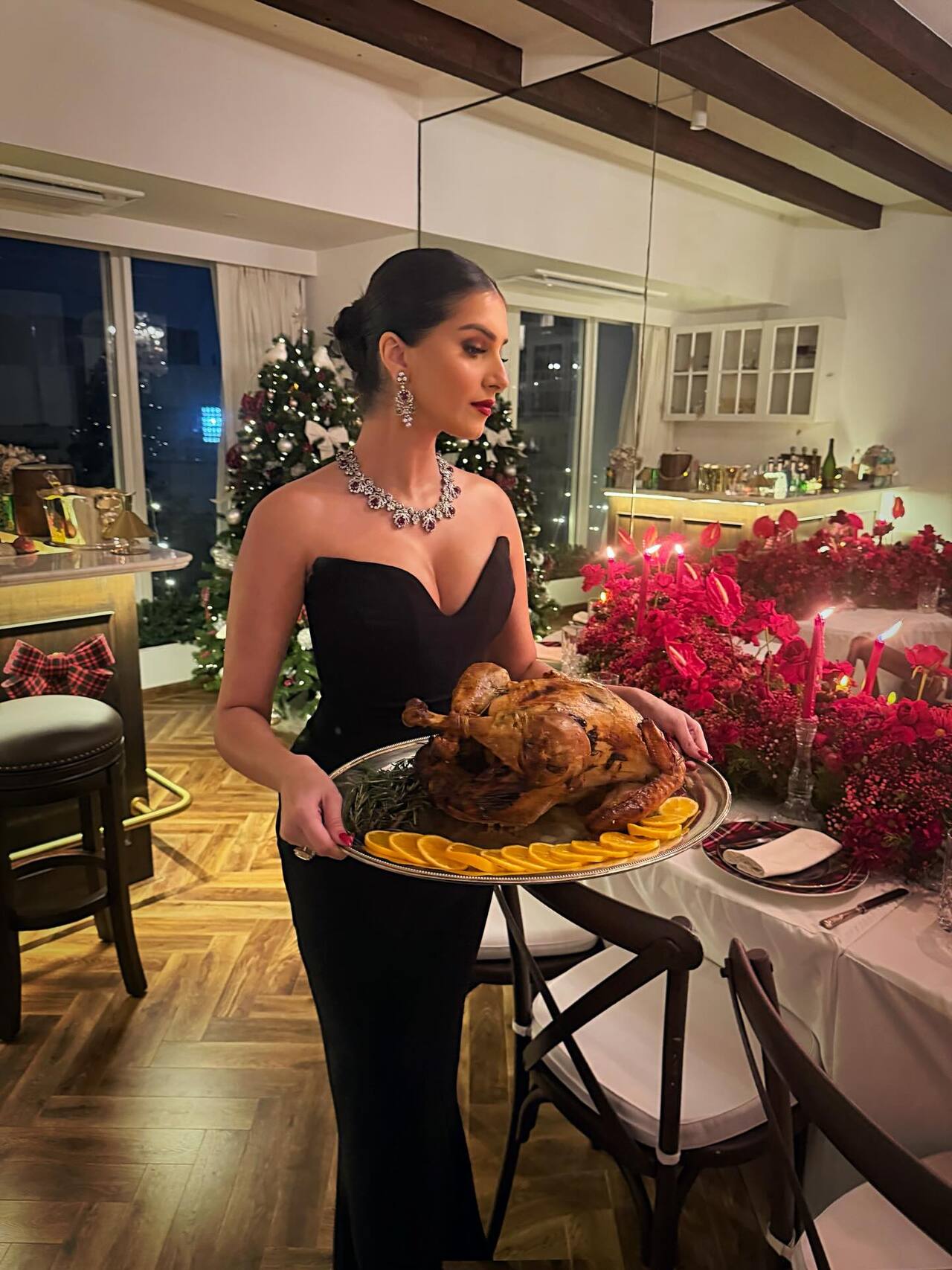 Tara Sutaria hosted the most gorgeous dinner party for her friends this Christmas. From the table décor to festive dishes, the actress looked after every little detail.